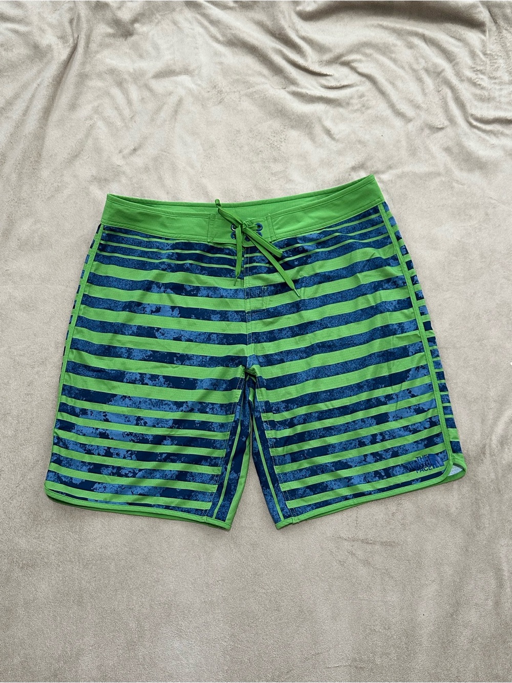 The North Face Whitecap Boardshorts Vibrant Green Moss Stripe Men’s size 40